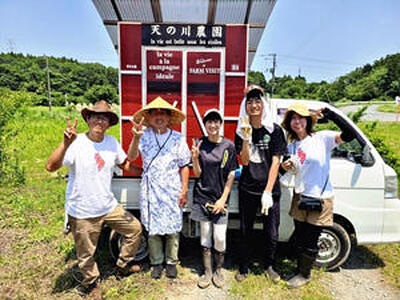 農園の看板と小屋ができました。白河の友達がつくってくれました。会津の友達が白河へ行き、大熊町まで持ってきてくれました。県全体での冒険でした！