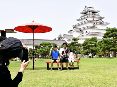 本丸内に設置されたフォトスポット＝会津若松市・鶴ケ城