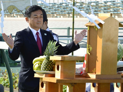 秋の福島競馬の安全を願う阿部場長