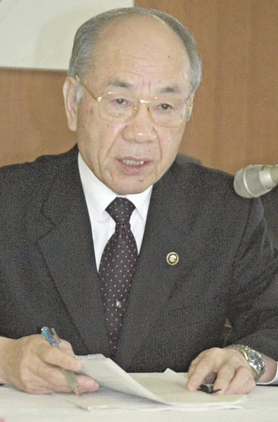 須賀川市長を３期１２年務め、市勢発展に尽くした相楽さん＝２００８年