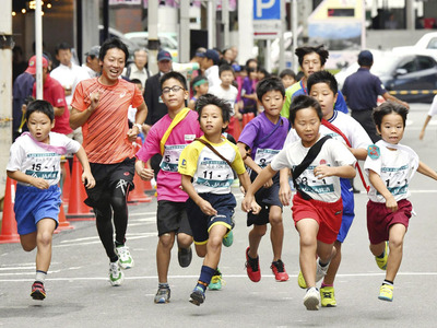 トップ選手への憧れの気持ちが上達につながる。そういう意味でも本県の子どもたちはいい環境にいる（写真は２０１６年のイベントの様子）