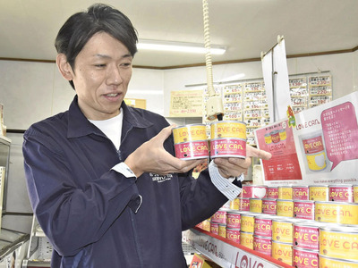 防災用の缶詰を開発した秋元さん。災害時の食の充実を目指す