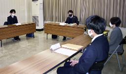 　三重県立高の男子生徒が自殺した背景を調査する委員会＝昨年２月、津市