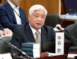 　衆院憲法審査会で発言する自民党の中谷元氏＝１３日午前