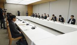 　首相官邸で開かれた、「中堅企業」支援の会合＝１７日午後