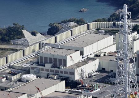 　東北電力女川原発２号機＝１０月