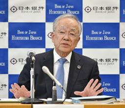 　記者会見する日銀の中村豊明審議委員＝５日午後、広島市