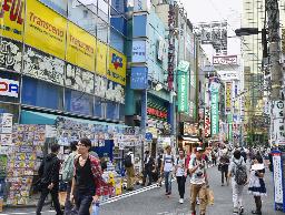 　東京・秋葉原の電気街＝２０１８年